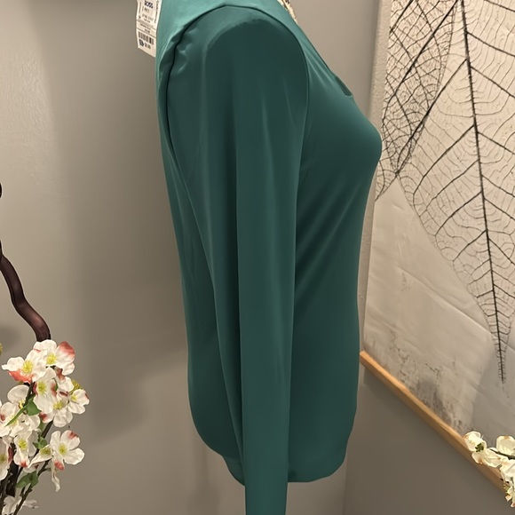 NWT top - Picture 4 of 7